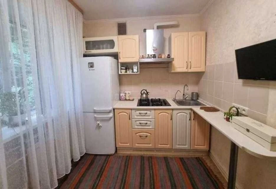 For sale 3-room. Boychuk Mykhailo St. 23, 56 sq. m. Pechersk!