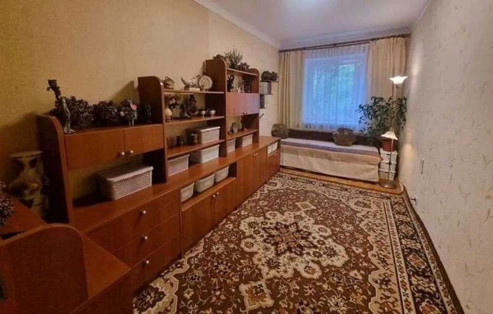 For sale 3-room. Boychuk Mykhailo St. 23, 56 sq. m. Pechersk!