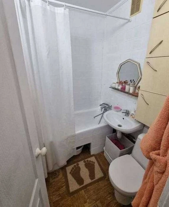 For sale 3-room. Boychuk Mykhailo St. 23, 56 sq. m. Pechersk!