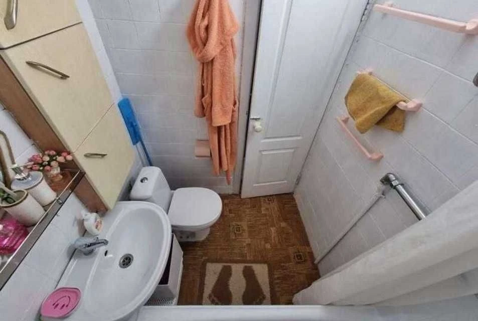For sale 3-room. Boychuk Mykhailo St. 23, 56 sq. m. Pechersk!