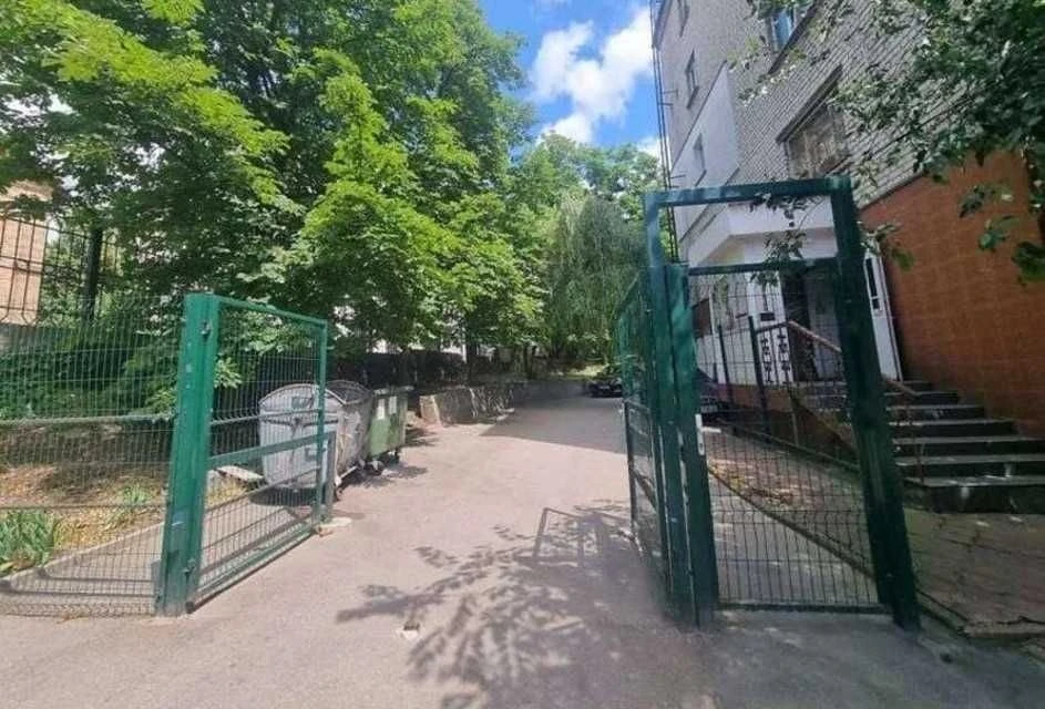 For sale 3-room. Boychuk Mykhailo St. 23, 56 sq. m. Pechersk!