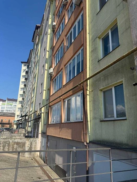 Двох кімнатна квартира в зданому ,обжитому будинку