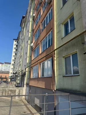 Двох кімнатна квартира в зданому ,обжитому будинку