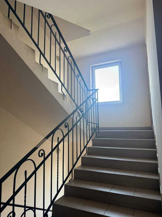 Двох кімнатна квартира в зданому ,обжитому будинку