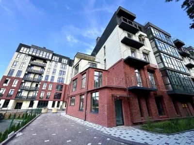 For sale 4-room apartment 158 m² 4/5 Generala Chuprynky St. 35550