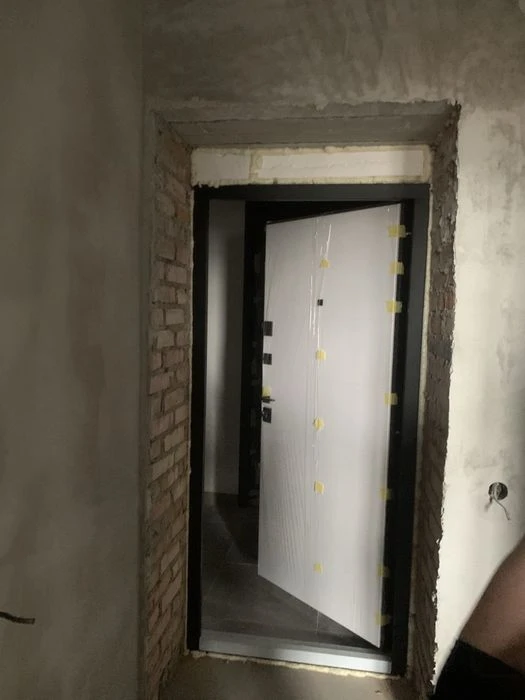 У продажі однокімнатна квартира в новобудові на другому пове