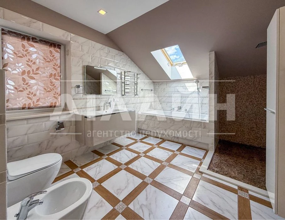 PREMIUM class house on a beautiful territory of 300 m2, 4 bedrooms
