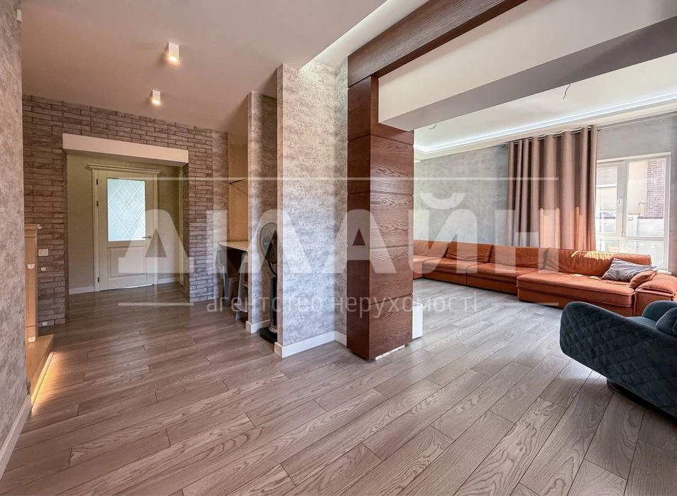 PREMIUM class house on a beautiful territory of 300 m2, 4 bedrooms
