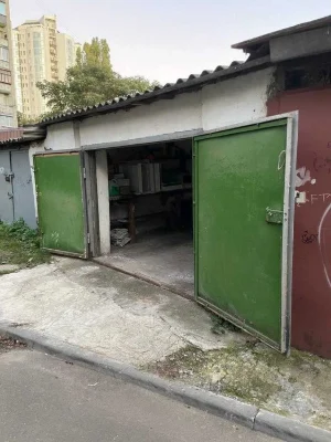 I will sell a stone garage on 4 Fontana
