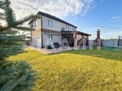 Premium house on Dniprovskaya, 250 m2, 15 acres