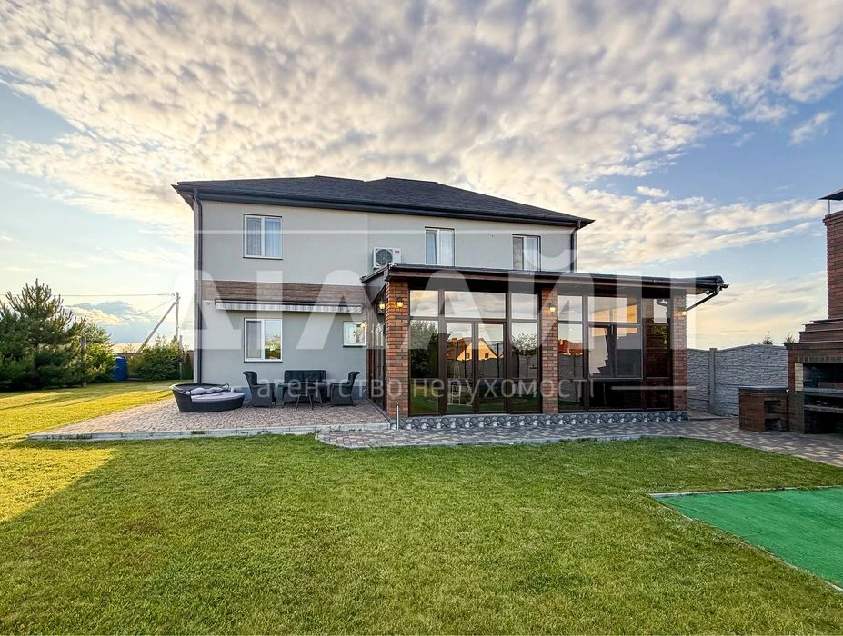 Premium house on Dniprovskaya, 250 m2, 15 acres