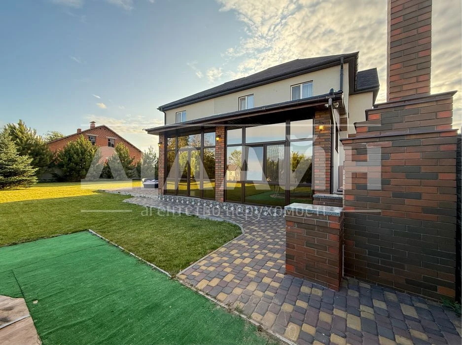Premium house on Dniprovskaya, 250 m2, 15 acres