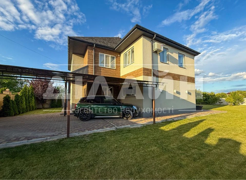 Premium house on Dniprovskaya, 250 m2, 15 acres