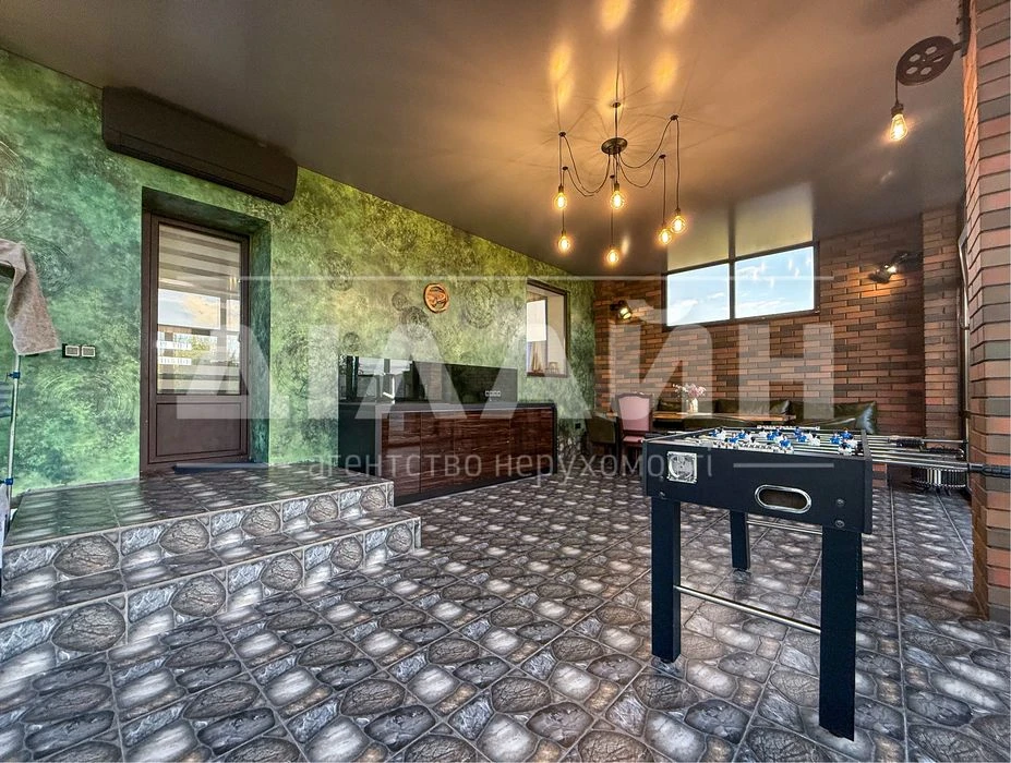 Premium house on Dniprovskaya, 250 m2, 15 acres