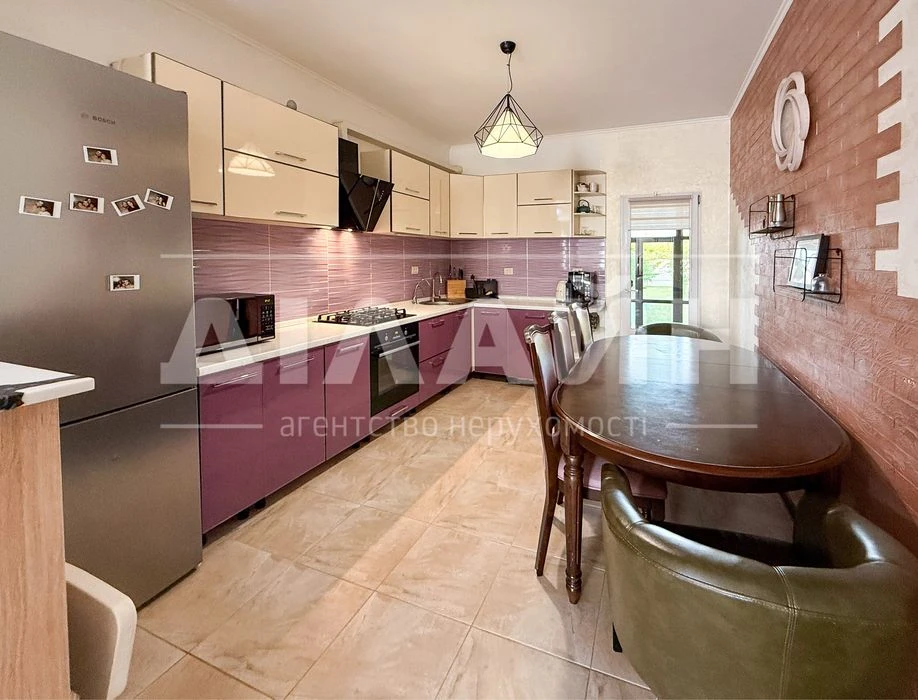 Premium house on Dniprovskaya, 250 m2, 15 acres