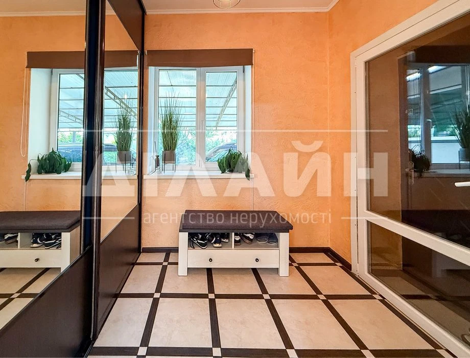 Premium house on Dniprovskaya, 250 m2, 15 acres