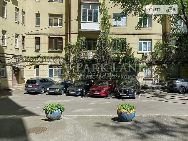 Sale of 3-room apartment 81.7 sq. m. on Hetman Pavla Skoropa street