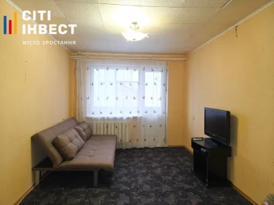 2-room apartment, Saltivska metro station 10 minutes, street