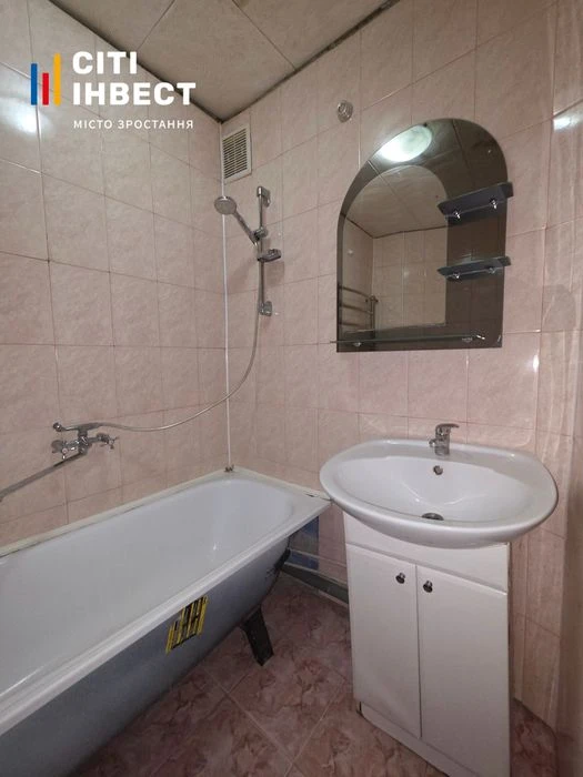 2-room apartment, Saltivska metro station 10 minutes, street