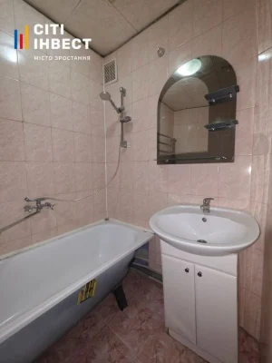 2-room apartment, Saltivska metro station 10 minutes, street