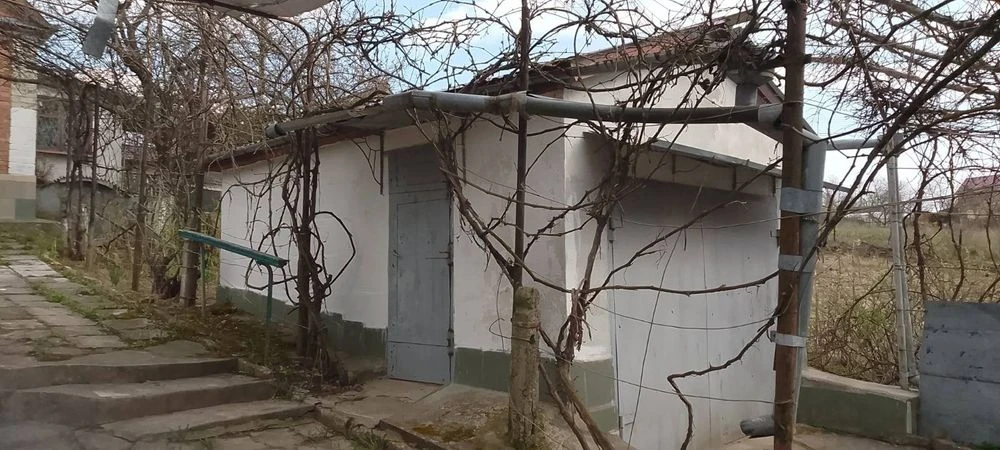Продається   добротна дача від власника