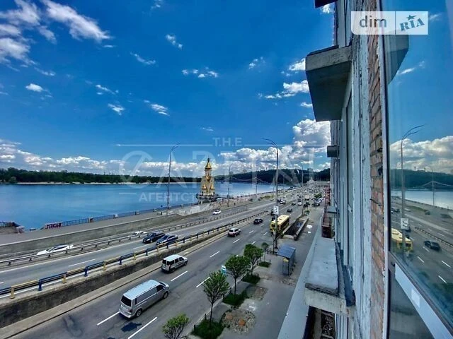 Sale of 2-room apartment 93 sq. m. on Naberezhno-Khreshchatytska Street 21