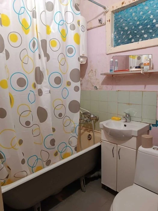 One-room apartment on Vyrskoho Street, 10 (Nyvky)