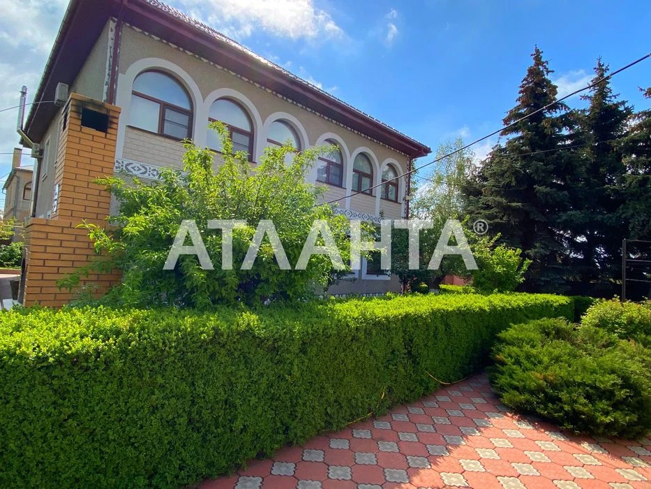 Продается капитальный дом с потрясающим участком 20 соток.