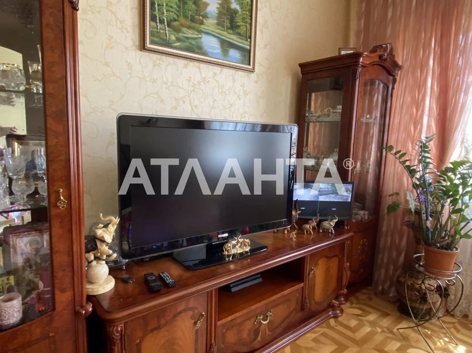Продается капитальный дом с потрясающим участком 20 соток.