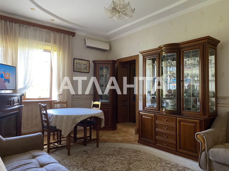Продается капитальный дом с потрясающим участком 20 соток.