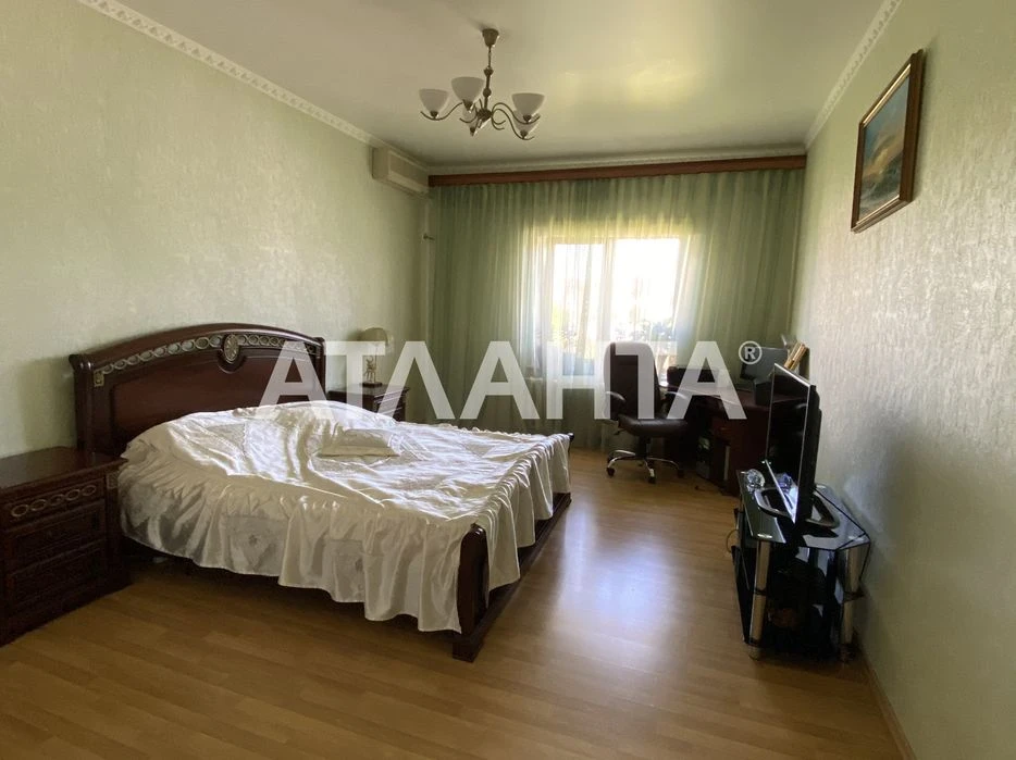 Продается капитальный дом с потрясающим участком 20 соток.