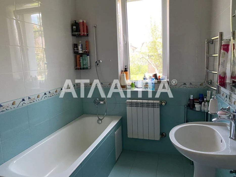 Продается капитальный дом с потрясающим участком 20 соток.