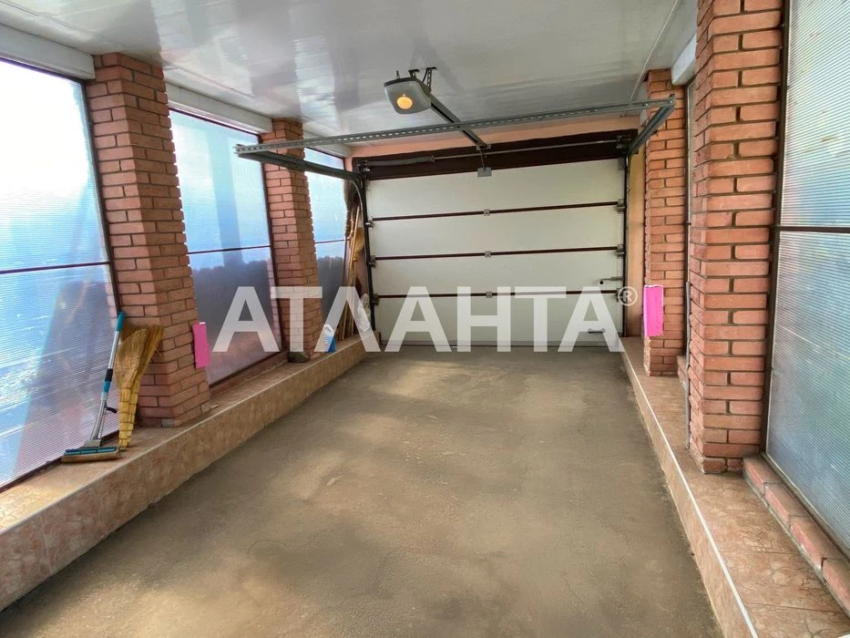 Продается капитальный дом с потрясающим участком 20 соток.