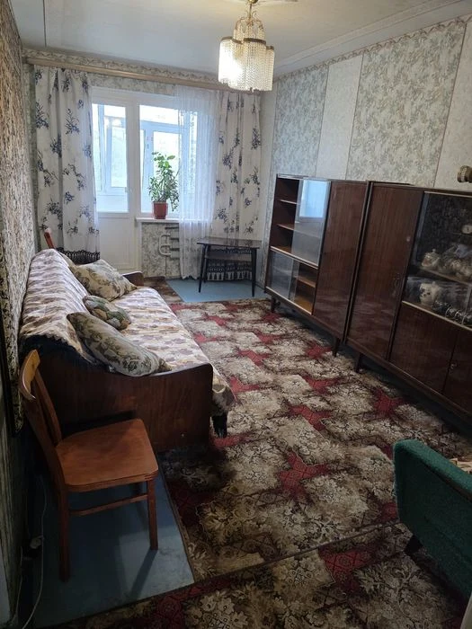 I will sell a three-room apartment in Saltivska (Heroyiv Pratsi)