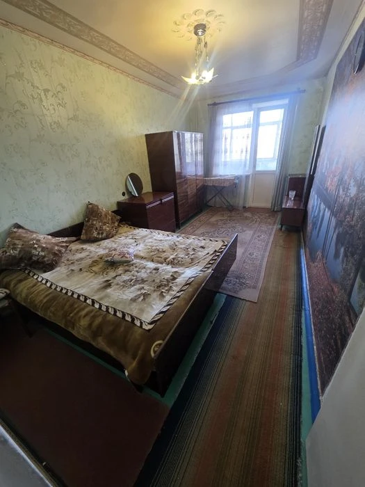 I will sell a three-room apartment in Saltivska (Heroyiv Pratsi)