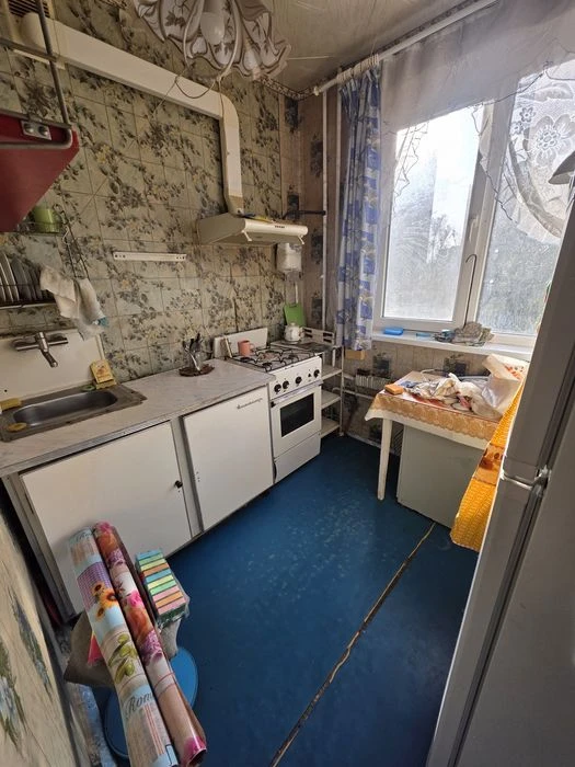 I will sell a three-room apartment in Saltivska (Heroyiv Pratsi)