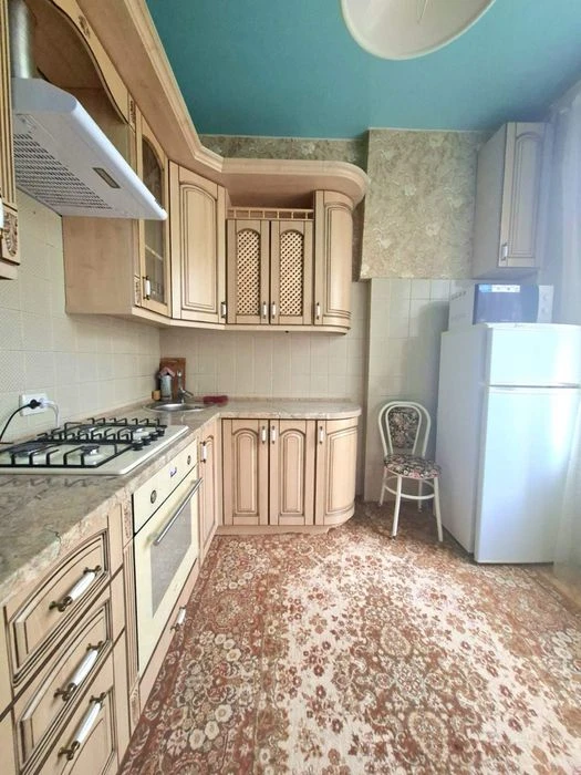 2-room apartment for sale on Valeriia Lobanovskogo St.