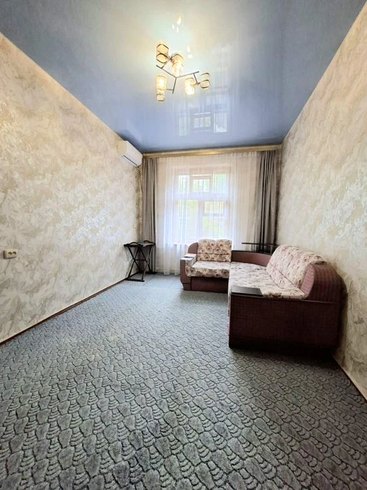 2-room apartment for sale on Valeriia Lobanovskogo St.