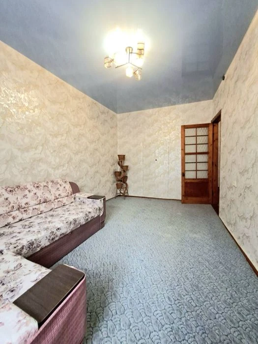 2-room apartment for sale on Valeriia Lobanovskogo St.