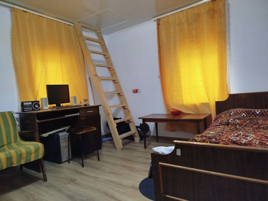Частина будинку в парковій зоні