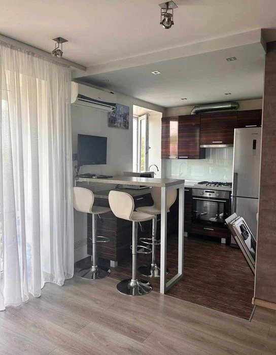 I will sell 2 k. renovated apartment Center Prospekt Polya