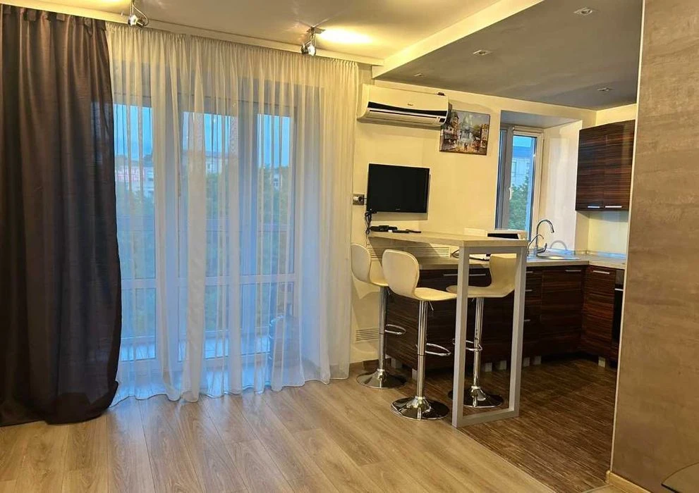 I will sell 2 k. renovated apartment Center Prospekt Polya