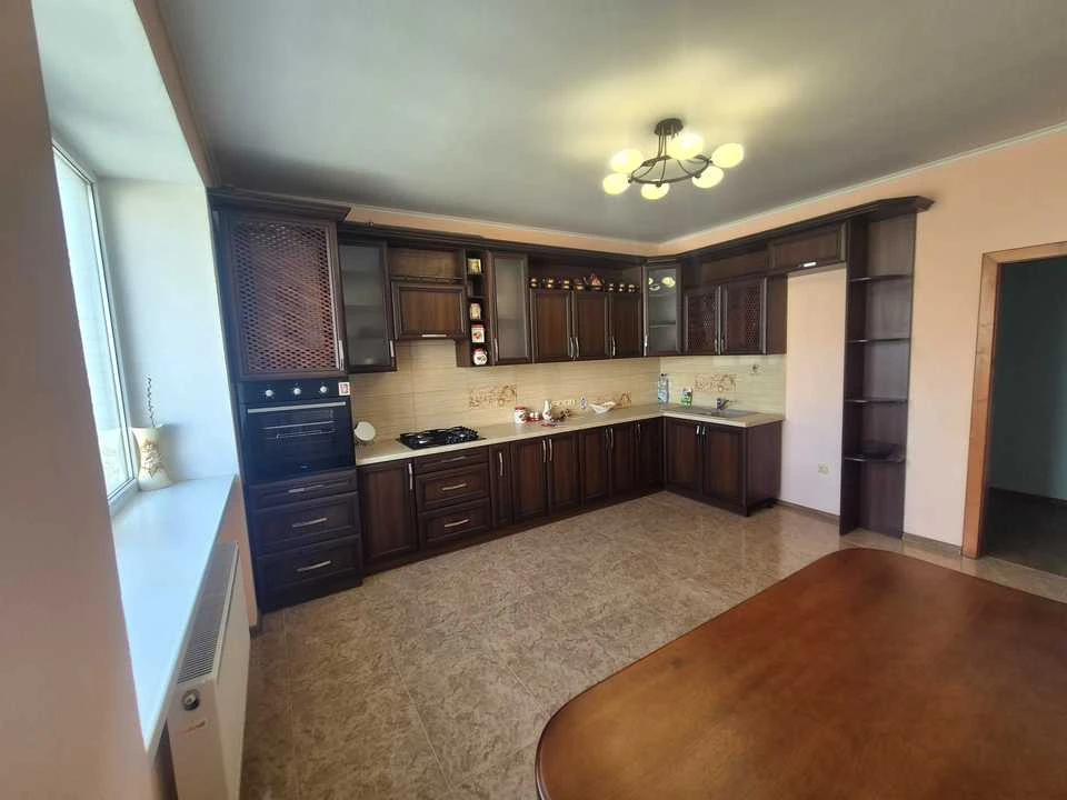 Apartment. Ivano-Frankivsk, Vasylya Stusa St., 28k