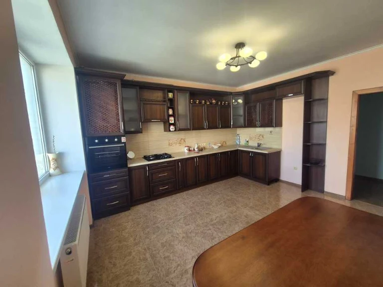Apartment. Ivano-Frankivsk, Vasylya Stusa St., 28k