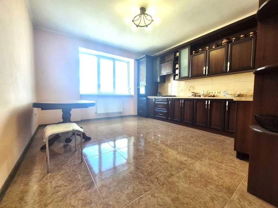 Apartment. Ivano-Frankivsk, Vasylya Stusa St., 28k