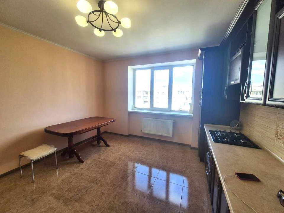Apartment. Ivano-Frankivsk, Vasylya Stusa St., 28k