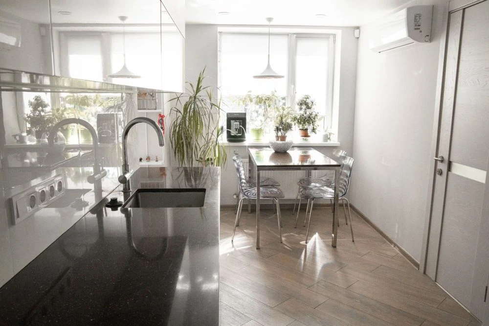 Price reduction!! 3-room apartment for sale on Mar'inska Street