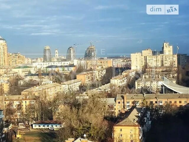 Продаж 3к квартири 146 кв. м на бул. Миколи Міхновського • I
