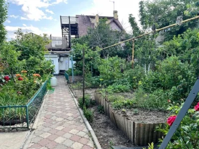 Продается участок на 10 ст.Фонтана 4 сотки.