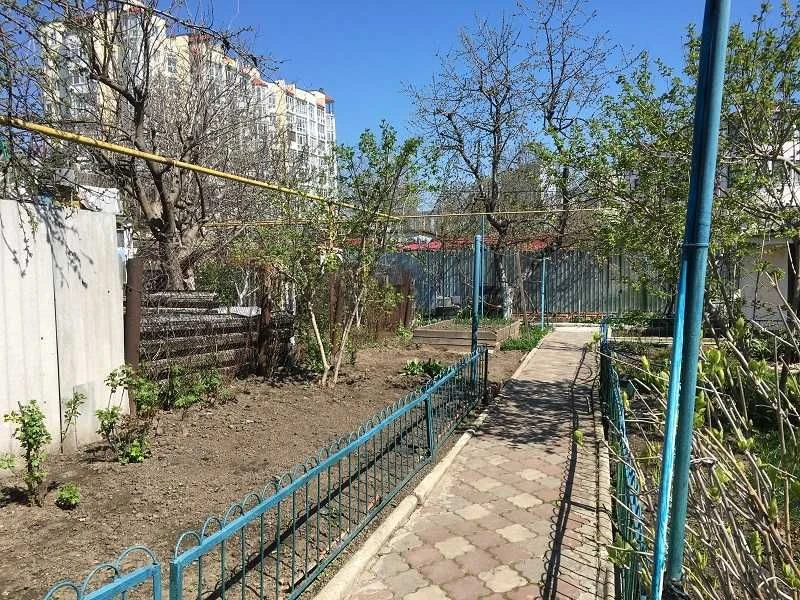 Продается участок на 10 ст.Фонтана 4 сотки.